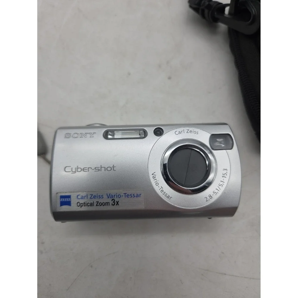 Sony Cybershot DSC-S40 4.1mp Compact Digital Camera w/ SD Card and Case, WORKS